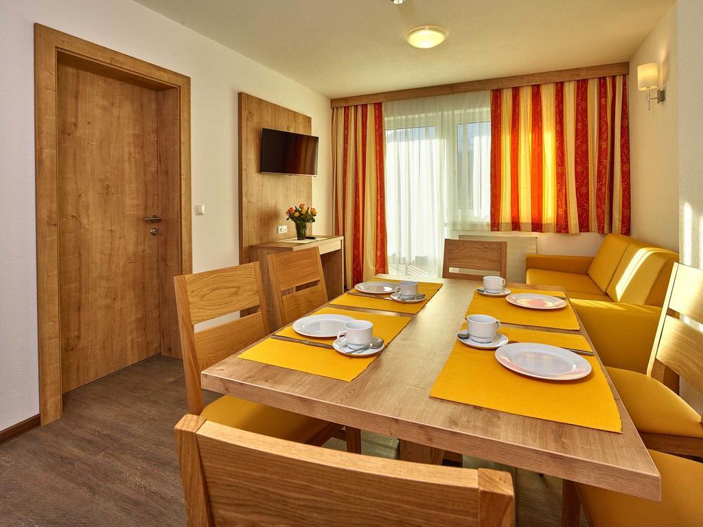 Appartement Gaestehaus Bergkristall Solden Room photo