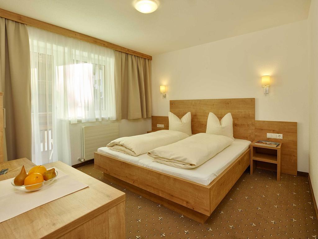 Appartement Gaestehaus Bergkristall Solden Room photo
