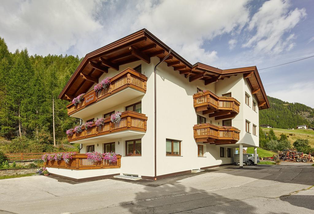 Appartement Gaestehaus Bergkristall Solden Exterior photo