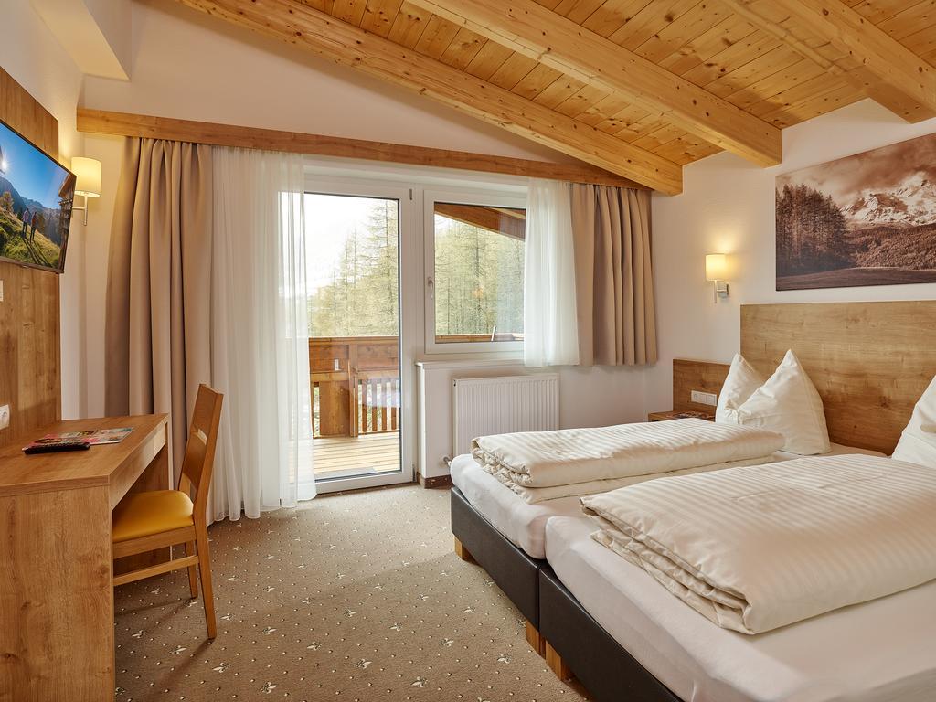 Appartement Gaestehaus Bergkristall Solden Exterior photo